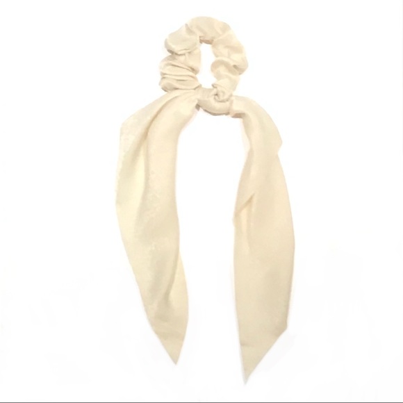 🌳Cream Scrunchie with Head Scarf🌳 - Picture 2 of 2